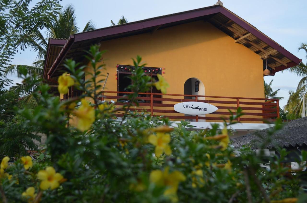 Ostello Chez Podi Surfcamp Mirissa Esterno foto