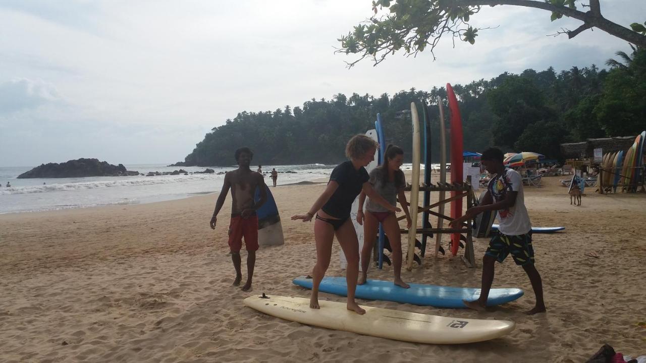 Ostello Chez Podi Surfcamp Mirissa Esterno foto