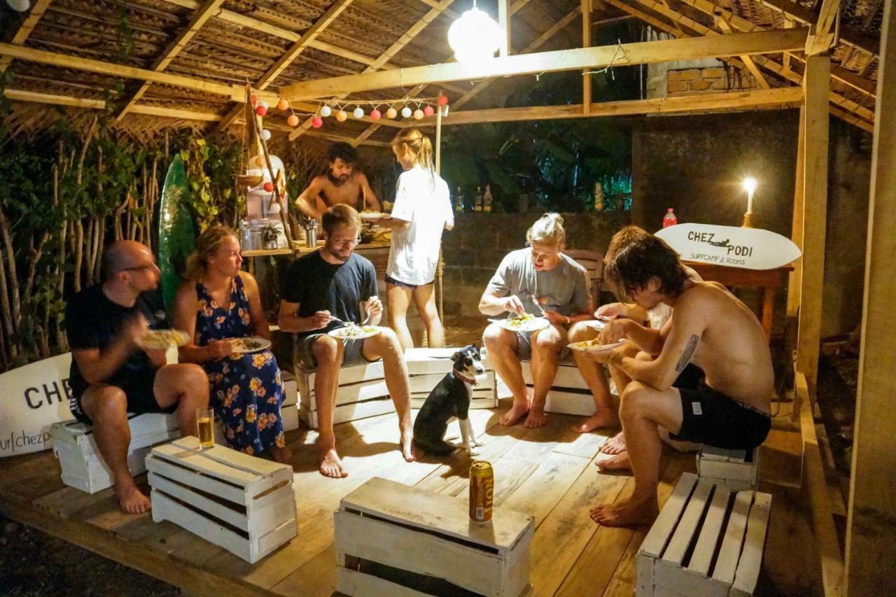 Ostello Chez Podi Surfcamp Mirissa Esterno foto